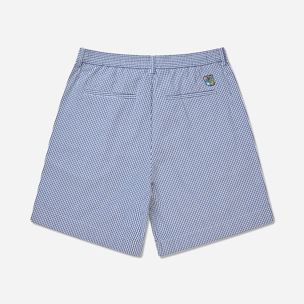 Shorts from Tonsure. Made in a gingham mini check seersucker quality with a wavy texture. A pair of stylish shorts with pleats and an elastic waistband with a classic button closure. Perfect for hot summer days.