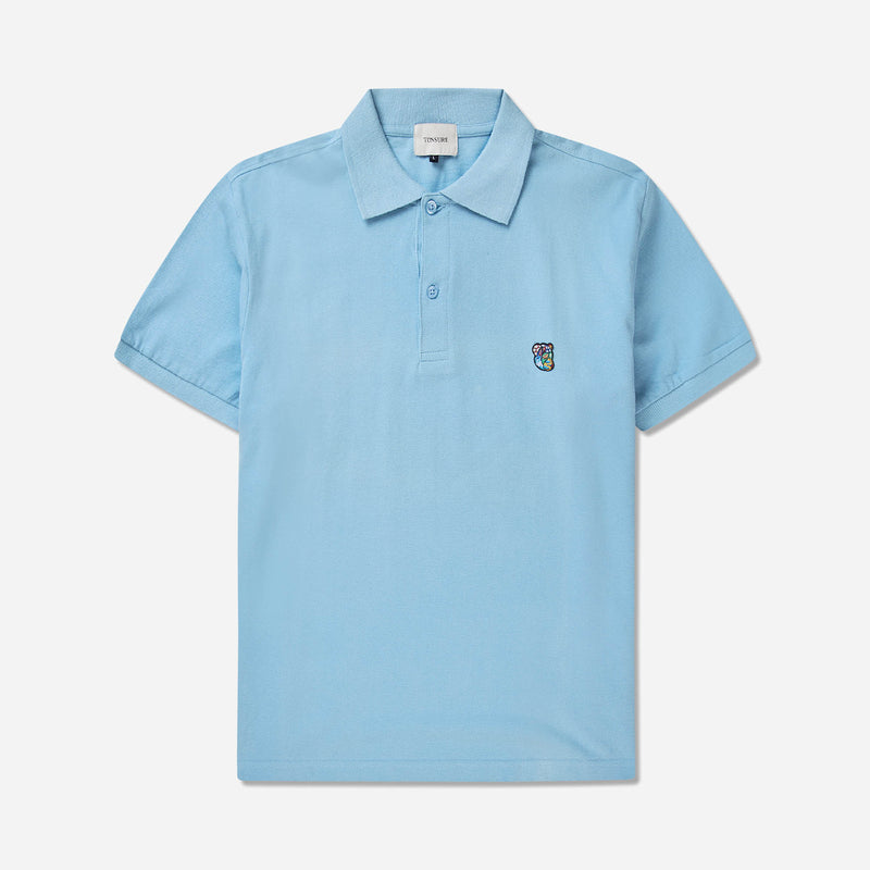 Polo shirt ss with round neck in a regular fit. 100% soft and light quality cotton, adorned with Tonsure teddy badge on the chest. Color: Light blue